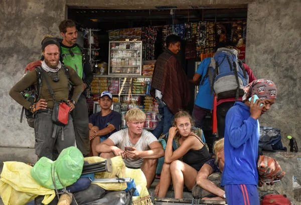2018-07-30T025034Z_426475036_RC161C559250_RTRMADP_3_INDONESIA-QUAKE.jpg
