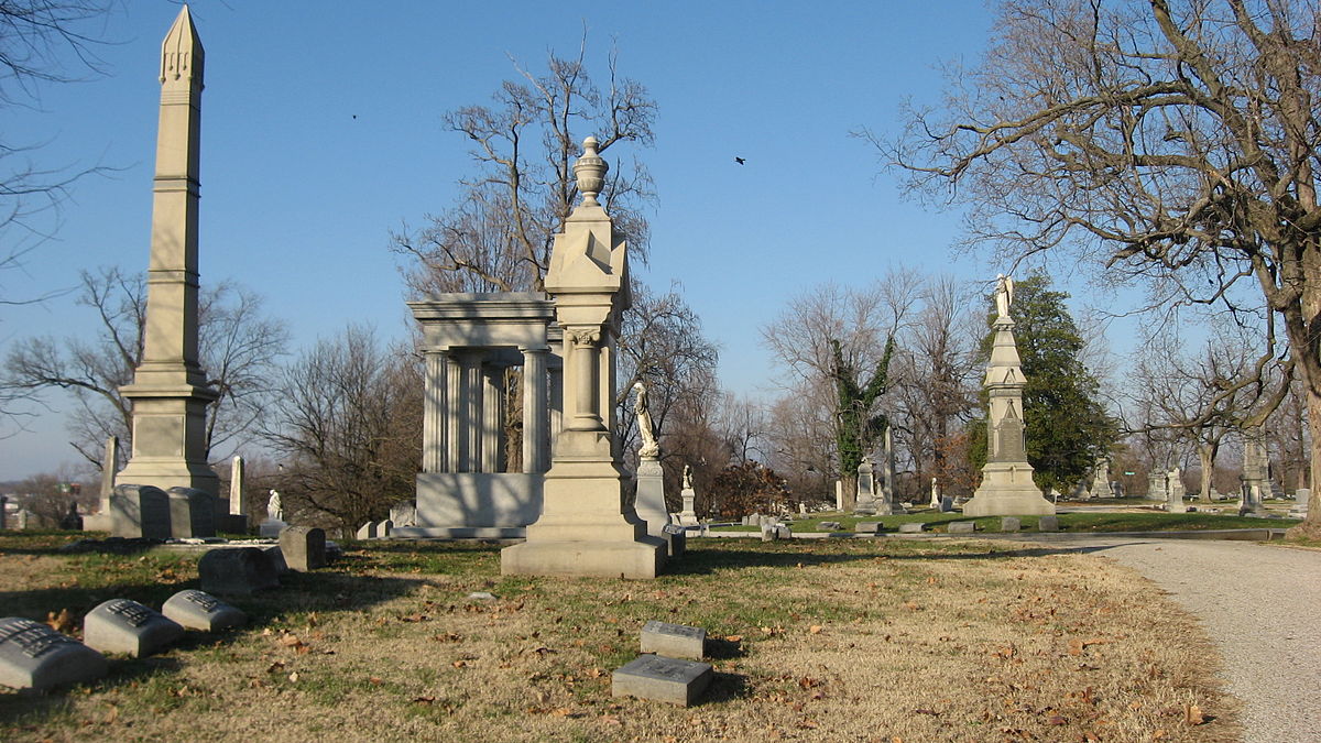 1200px-Oak_Hill_Cemetery_in_Evansville_large_monuments.jpg